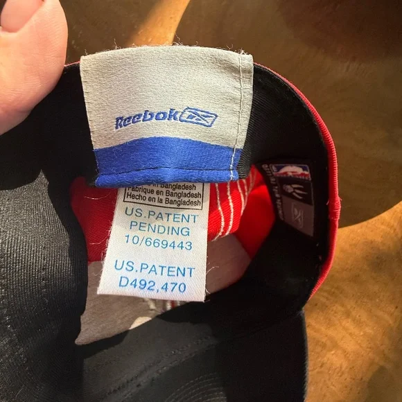 OFFICIAL NBA RED RAPTORS CAP - Picture 8 of 9